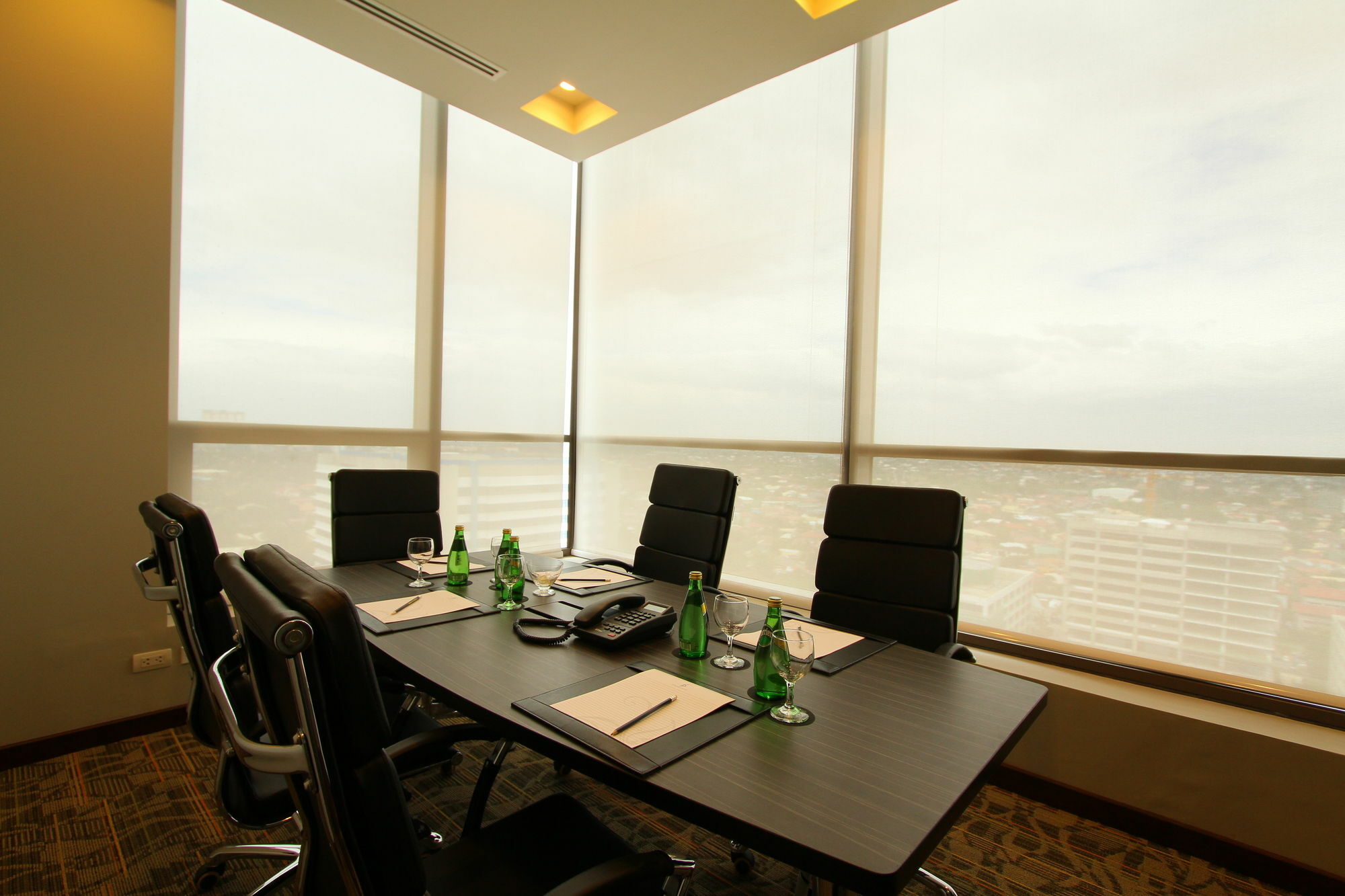 The Bellevue Hotel - Multiple Use Hotel Muntinlupa City Buitenkant foto