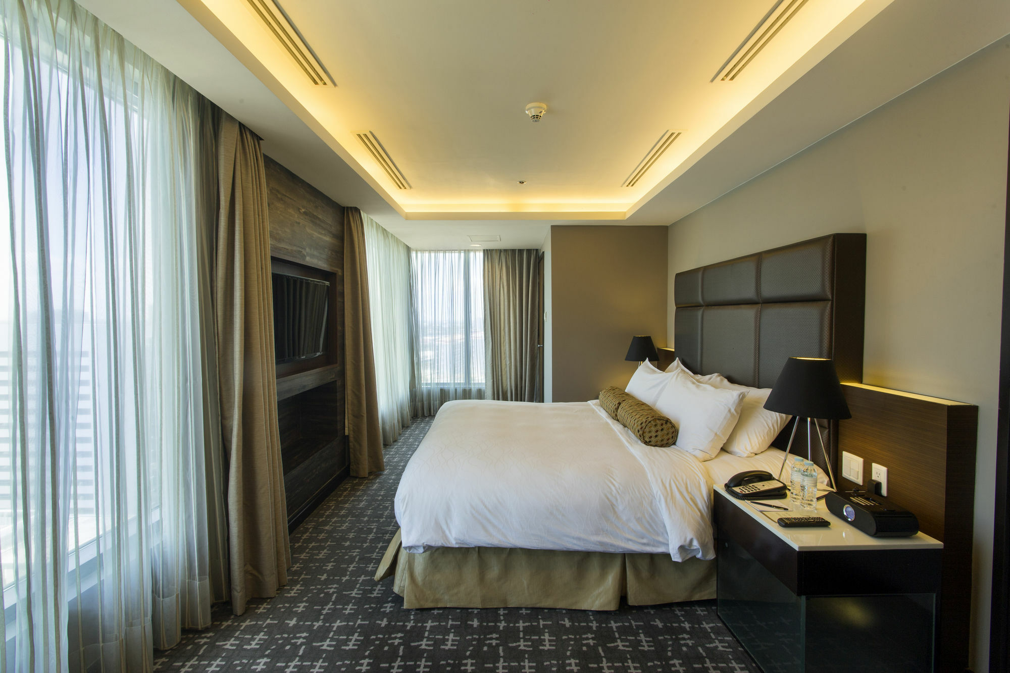 The Bellevue Hotel - Multiple Use Hotel Muntinlupa City Buitenkant foto