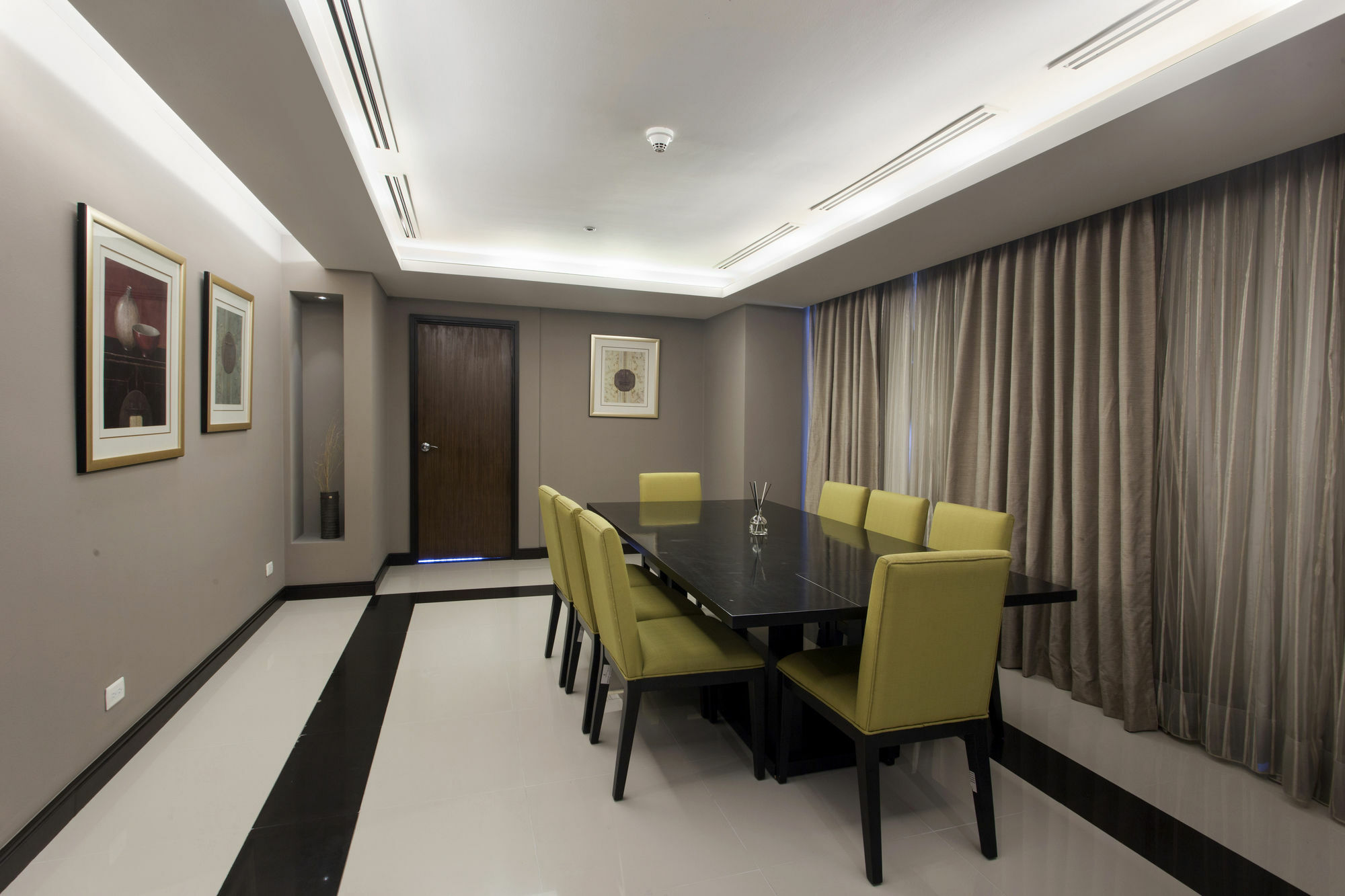 The Bellevue Hotel - Multiple Use Hotel Muntinlupa City Buitenkant foto